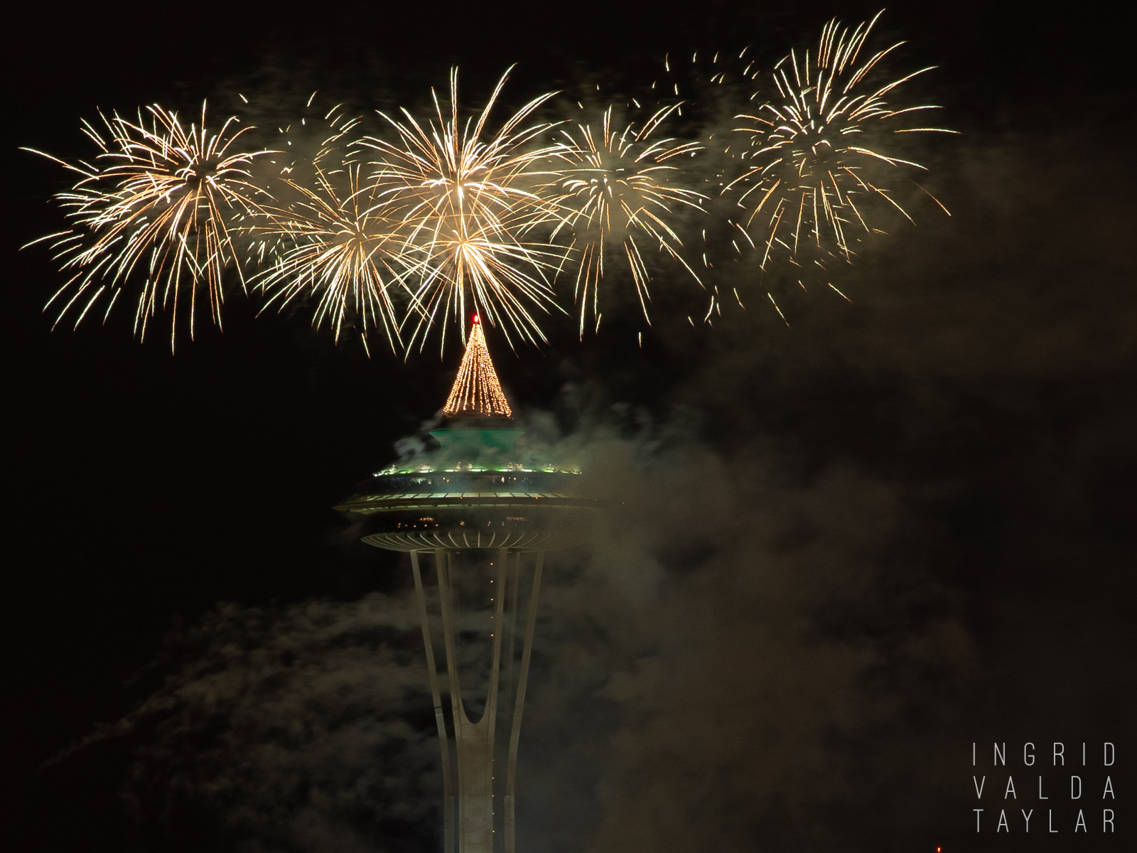 2013 New Year Fireworks at Space Needle